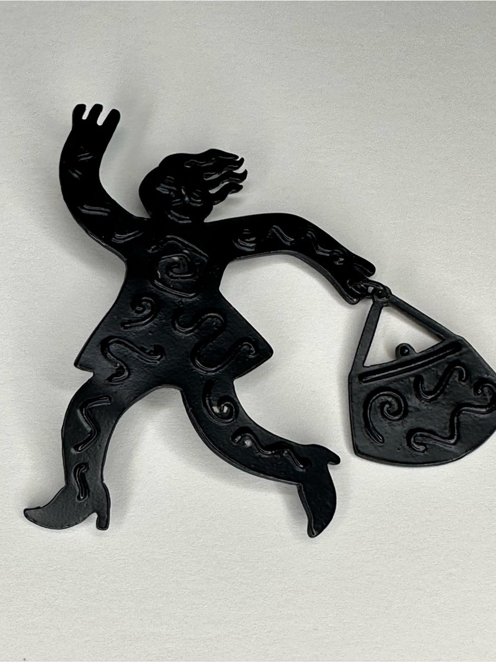 JJ Jonette 1988 Matte Black Woman Running with Purse Brooch Lapel